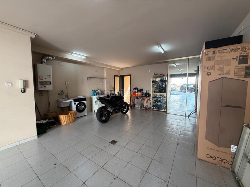 Foto 92567229-f4c4-45b0-8451-765f0991d4dd. Maison jumelée avec cheminée chauffage parking dans Sabadell