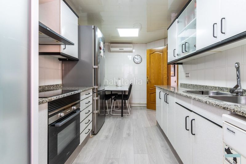 Foto 203d355a-88fd-47e2-9d98-17621c868aa9. Pis amb aparcament a Llefià Badalona