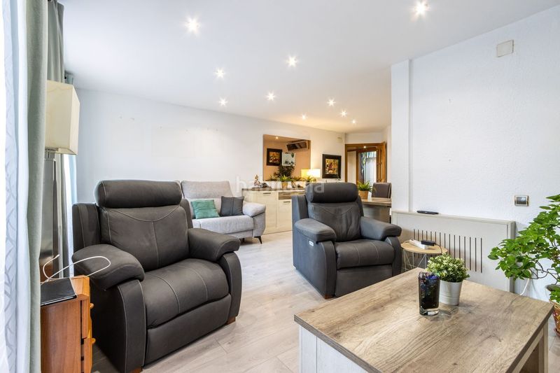 Foto 2658261a-a72e-4499-98b1-06231212ab53. Pis amb aparcament a Llefià Badalona