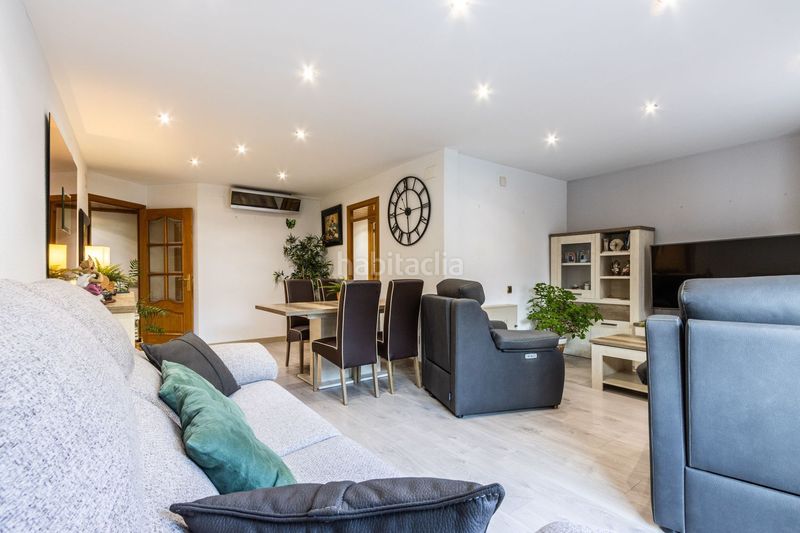 Foto 295278ea-a8f8-4f95-acf4-284ca3b8793a. Pis amb aparcament a Llefià Badalona