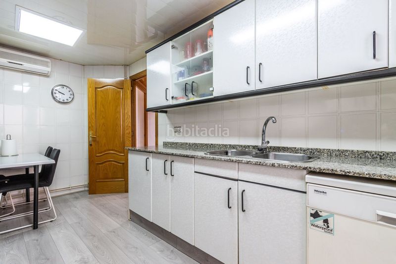 Foto 6a990e03-b51b-4b55-8c5d-7b56c8eb9426. Pis amb aparcament a Llefià Badalona