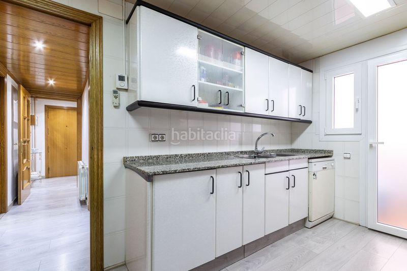 Foto a3ccae5e-93e3-4b48-871b-7d9d8bb97d34. Pis amb aparcament a Llefià Badalona