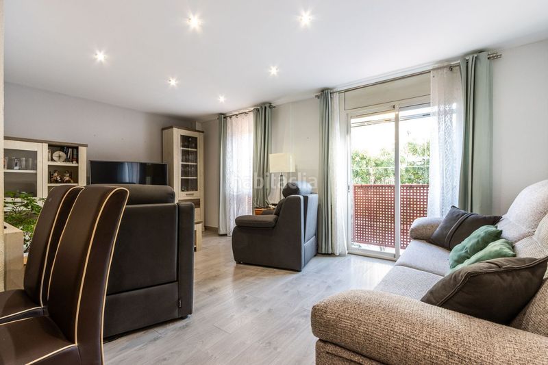 Foto ba02ca97-2c19-4979-a339-21f86c6bafe0. Pis amb aparcament a Llefià Badalona