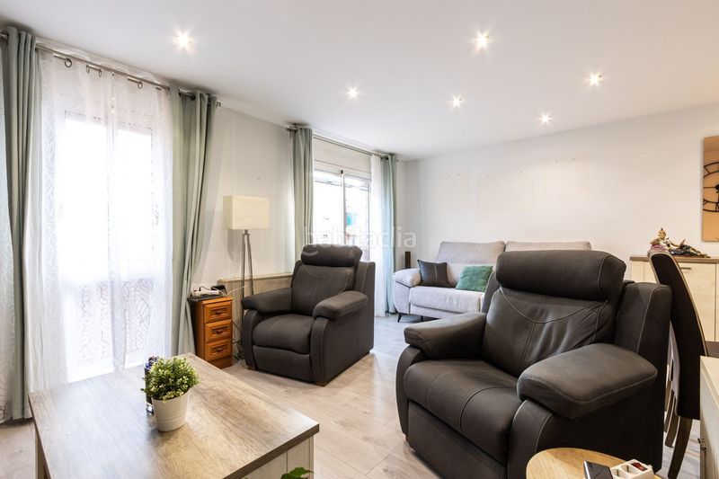 Foto bd0140e7-5cc6-4d82-9178-e356ae9e2ebd. Pis amb aparcament a Llefià Badalona