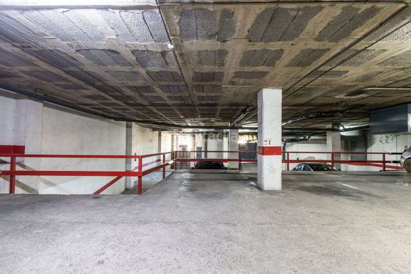 Foto da15d780-ae1c-43ea-8028-b714efbe8401. Pis amb aparcament a Llefià Badalona