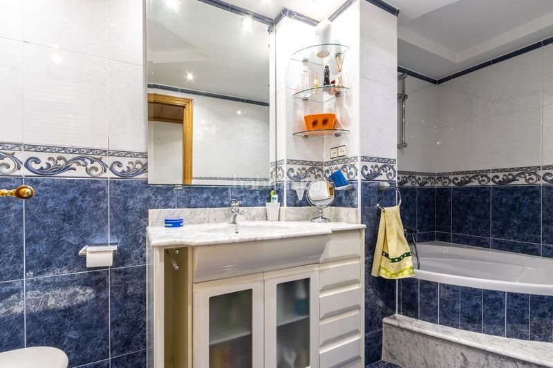 Foto e26ce9ac-a966-43cc-8312-79b95c25eb44. Pis amb aparcament a Llefià Badalona