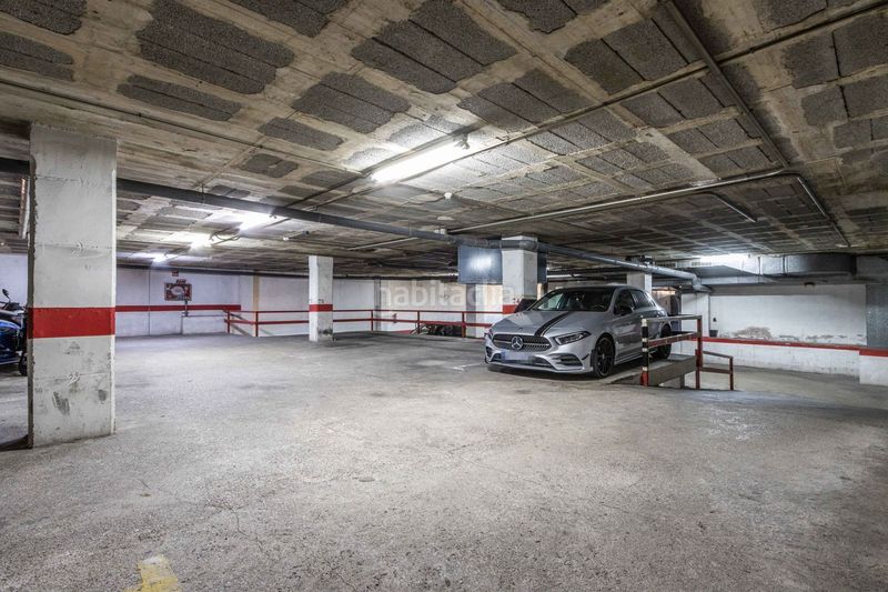 Foto e3731ba1-d976-45c6-9cb5-89f298e4735c. Pis amb aparcament a Llefià Badalona