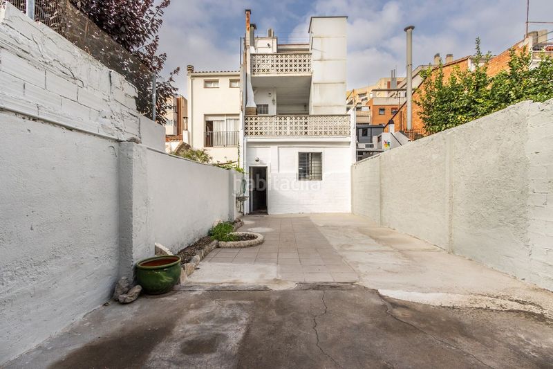 Foto a125248a-135e-412d-8760-08d136f58772. Xalet amb aparcament a Gràcia Sabadell