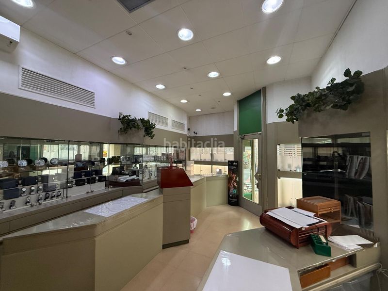 Foto 26421a48-d398-4f2f-ac09-171733874c70. Lloguer local comercial a Centre Sabadell