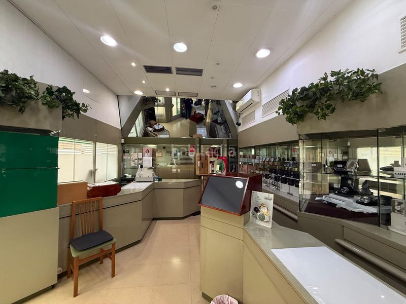 Foto 8d497f6b-4ed1-4cfb-b333-86a2b4eb26f0. Lloguer local comercial a Centre Sabadell