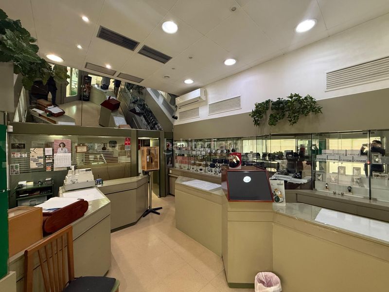 Foto b6ed70aa-0cb7-44b1-b99c-ec24ab3a5aa6. Lloguer local comercial a Centre Sabadell
