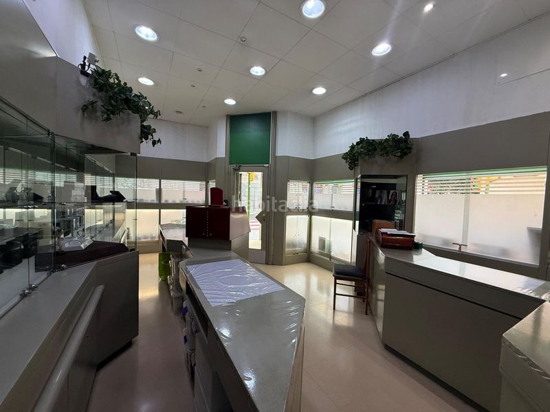 Foto da83bcba-c85c-46b6-8a36-60f20aac1167. Lloguer local comercial a Centre Sabadell