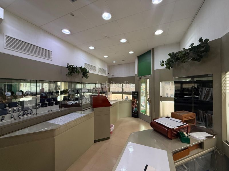 Foto f9197298-8561-4ed8-8c00-7454acad3f26. Lloguer local comercial a Centre Sabadell