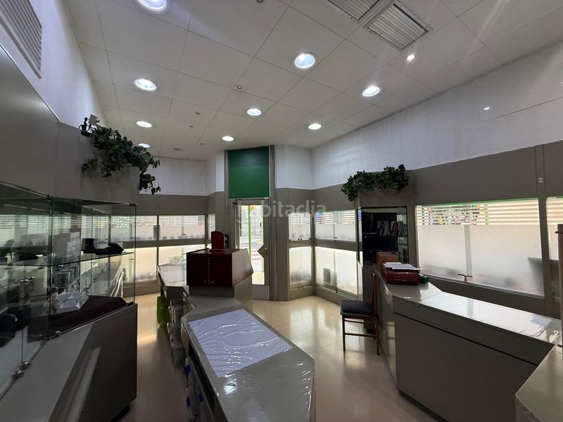 Foto fabb8106-e27b-484d-a732-42c980ea4eac. Lloguer local comercial a Centre Sabadell