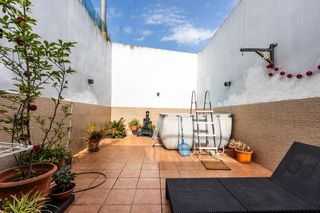 Maison jumelée  Carrer de salvat-papasseit. Adosado en la creu de barberá .donde la felicidada se ,multiplic