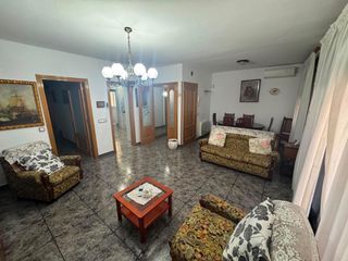 Etagenwohnung in Ca n'Oriac. Amplio piso en ca noriac