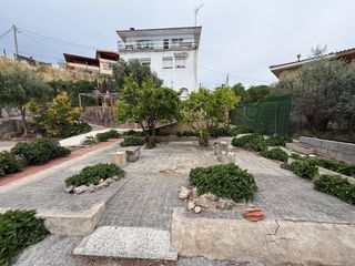 Haus in Airesol. Casa en airesol ideal para 2 familias.