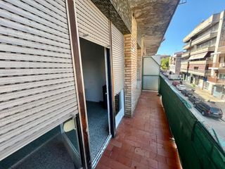 Etagenwohnung in Ca n'Oriac. Amplio piso para reformar en ca noriac, sabadell