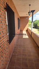 Haus  De la constitución. Casa  chalet en avenida de la constitución, villares del saz