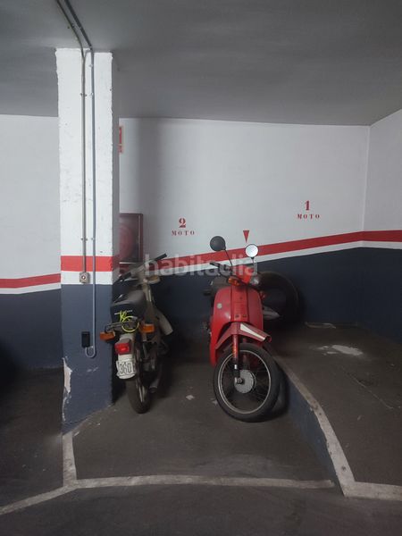 Foto 0e3cf060-e29b-4b29-8eb7-82cb211b9b8c. Motorcycle parking in carrer del pintor gimeno 7 in Barcelona