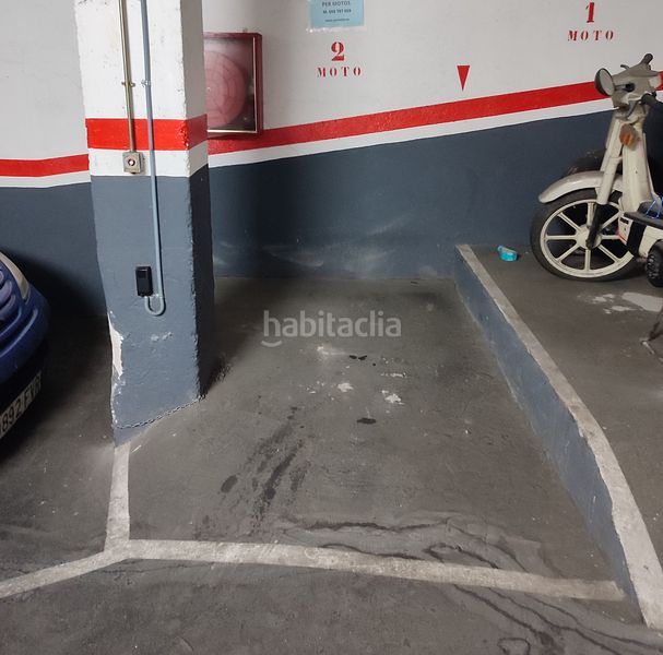 Foto 964b032f-f55d-438e-9944-4e6fb53b6b09. Motorcycle parking in carrer del pintor gimeno 7 in Barcelona