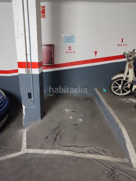 Foto ffd06ad4-36c0-49df-86c4-2c7010fb2ac2. Motorcycle parking in carrer del pintor gimeno 7 in Barcelona