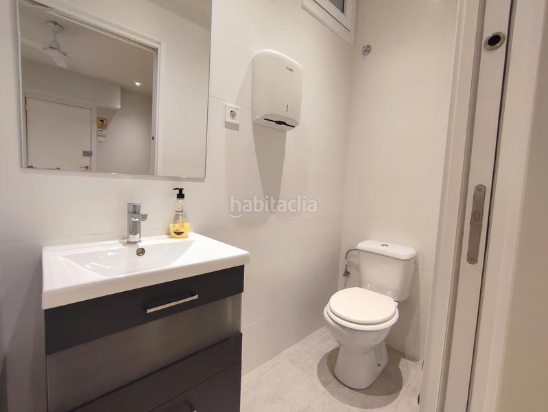 Foto 41c02dfa-aa11-4525-8215-766b953e4b15. Alquiler local comercial local esquinero en alquiler. en Barcelona