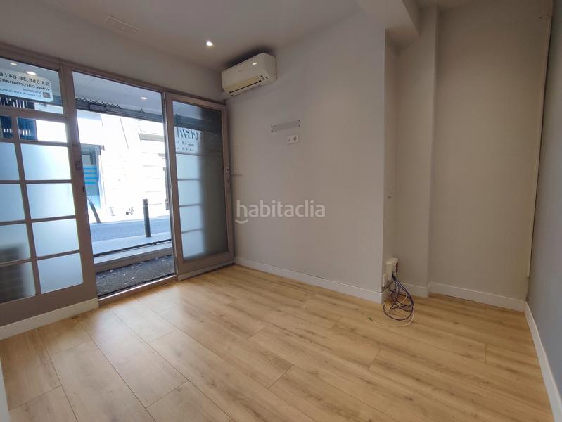 Foto 4ab6feda-b28e-428b-8713-4112014f4400. Alquiler local comercial local esquinero en alquiler. en Barcelona