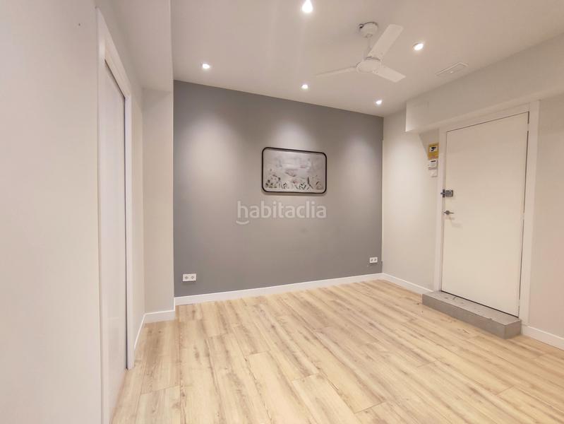 Foto 5d7fe1a6-4b93-44ff-9ae0-e3b8d7d64fe8. Alquiler local comercial local esquinero en alquiler. en Barcelona