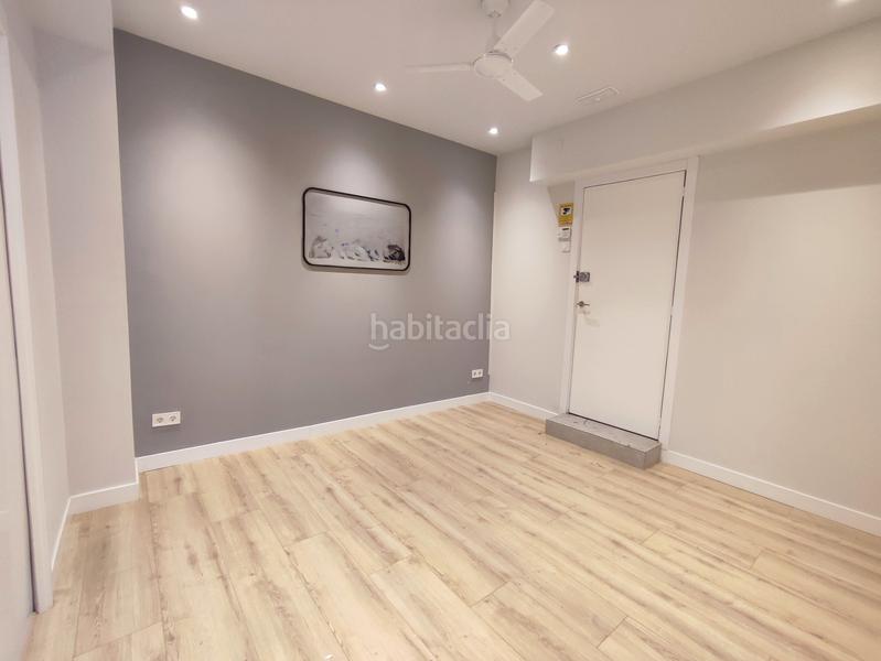 Foto 68b68b4d-f934-456a-b7fc-996425a3b0c2. Alquiler local comercial local esquinero en alquiler. en Barcelona