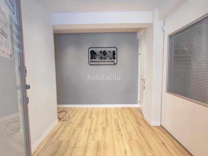 Foto ae56825a-b2b8-48b8-8df7-101c6b109451. Alquiler local comercial local esquinero en alquiler. en Barcelona