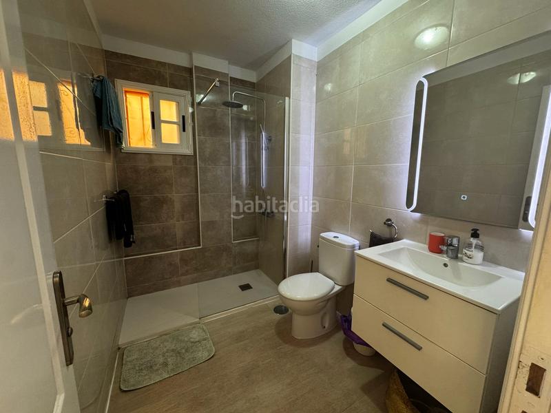 Foto bc3c1ea2-8c24-4dbd-992a-7de8a3213f40. Apartamento en Los Cristianos Arona