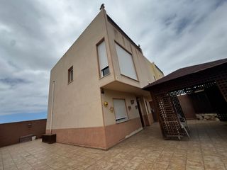 Towny house  Calle montaña clara. Chalet en fañabe