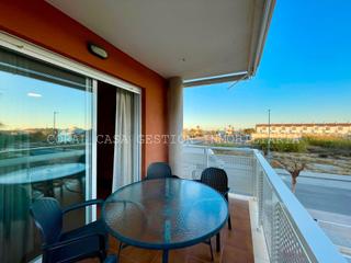 Lloguer Apartament  V-01. Acogedor apartamento con vistas al mar, piscina, padel, garaje