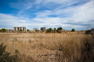 Terreny residencial a Calle holanda 1. Solares en la playa de moncofar, oportunidad para promotoras