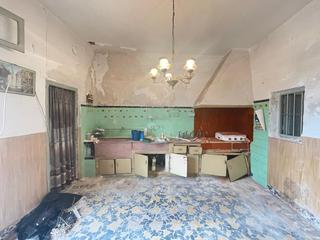 Casa  Avinguda del port. Casa para reformar