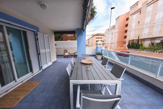 Piccolo appartamento  Carrer torrecaiguda. Excelente apartamento esquinero con vistas al mar