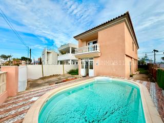 Chalet  Carrer derroc. Casa unifamiliar e independiente, en excelente estado y lista pa