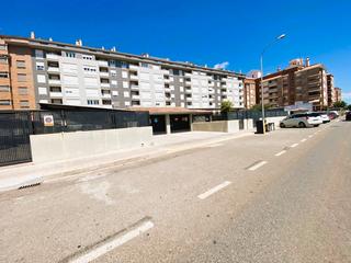 Aparcament cotxe a Carrer joanot martorell 17