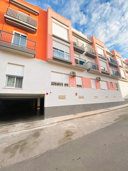 Foto e91eb50a-ee37-41fa-8d3f-524c320d2864. Autoparkplatz in Vall d´Uixó (la)
