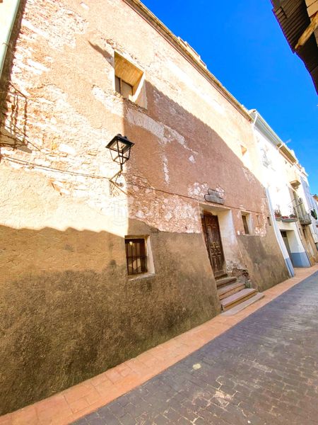 Foto 4aa5a40a-f6d0-44ea-ba3d-6639533e7fca. Edifici a Eslida