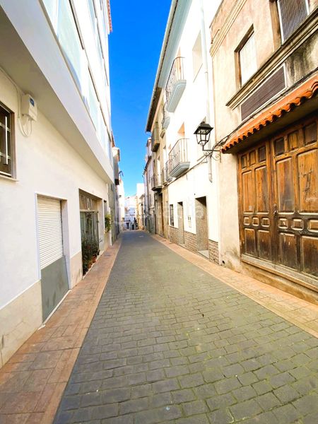 Foto cc978967-801b-4032-8420-35db33fa75bc. Edifici a Eslida