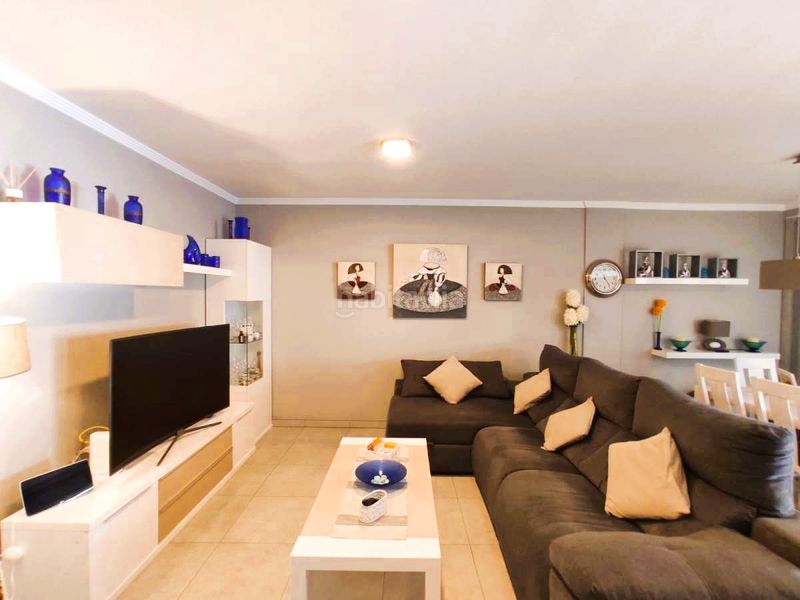 Foto aad3debf-89aa-42af-a89f-66cac2942aab. Casa adossada amb aparcament piscina a Corinto-Almardà Sagunt