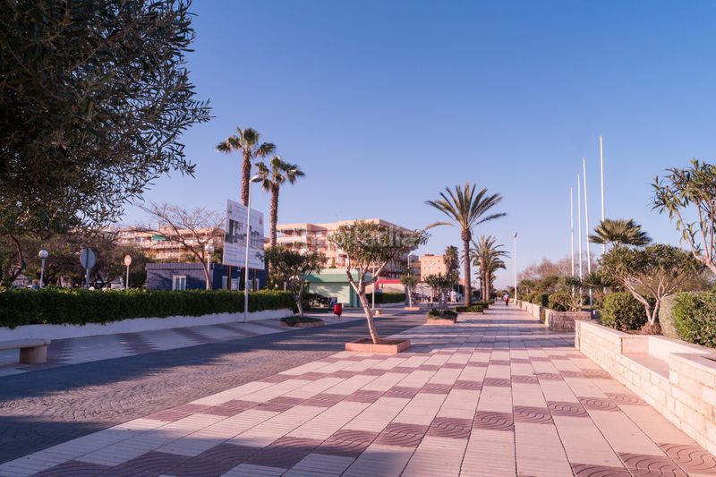 Foto ecf08977-fb6b-4303-9879-223c1ed4be54. Casa adossada amb aparcament piscina a Corinto-Almardà Sagunt