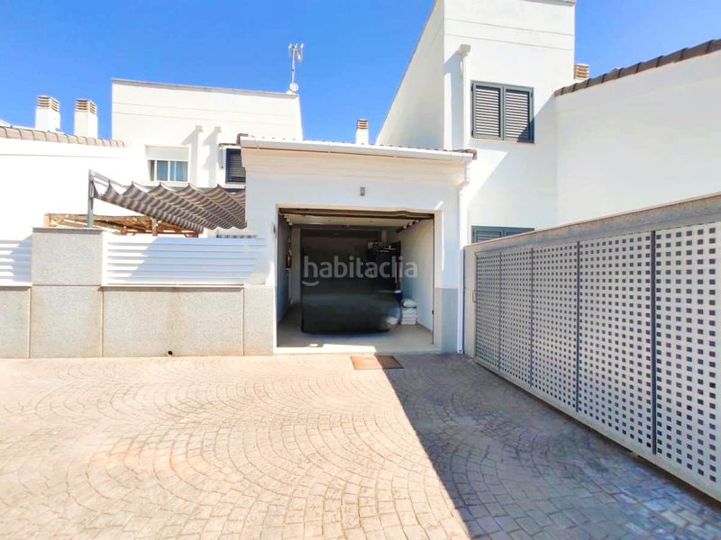Foto f71aeace-bbaf-433a-96dd-31193d303912. Casa adossada amb aparcament piscina a Corinto-Almardà Sagunt