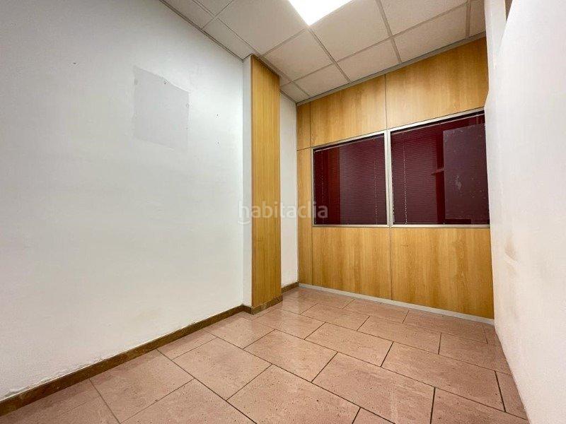 Foto 27ec557d-066f-4a1d-a8af-2a3e392e9e94. Local comercial local junto calle irlanda en Centre Santa Coloma de Gramenet