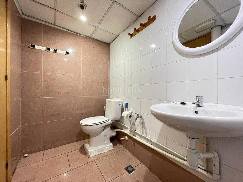 Foto 90c2f413-e437-41f2-b768-40d763014eee. Local comercial local junto calle irlanda en Centre Santa Coloma de Gramenet