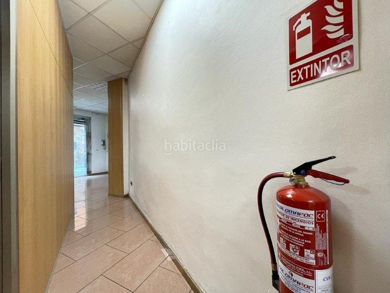 Foto 9c588f3d-42a3-4c28-8dc8-a1e47c1d0751. Local comercial local junto calle irlanda en Centre Santa Coloma de Gramenet