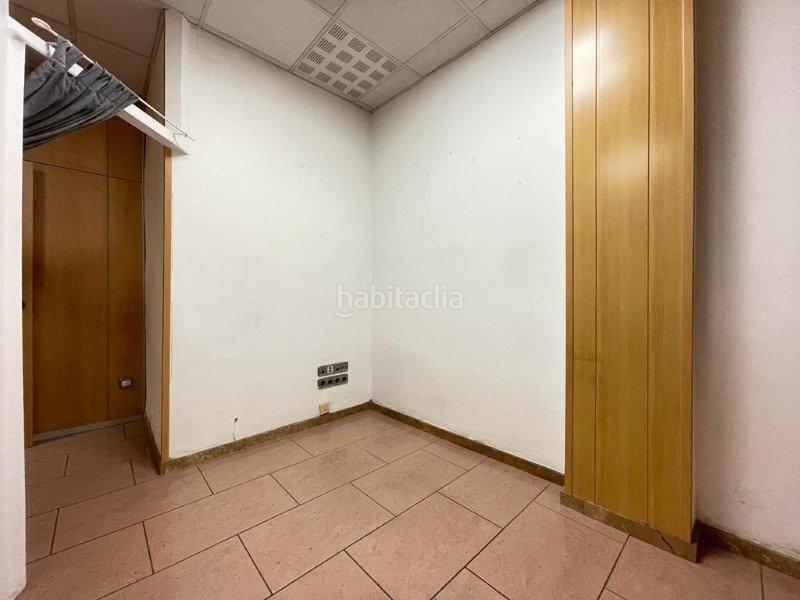 Foto aad47a79-e41c-4069-b670-570970b14818. Local comercial local junto calle irlanda en Centre Santa Coloma de Gramenet