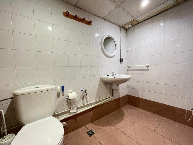 Foto dee7302c-8115-41a9-a901-b8766e9990b6. Local comercial local junto calle irlanda en Centre Santa Coloma de Gramenet